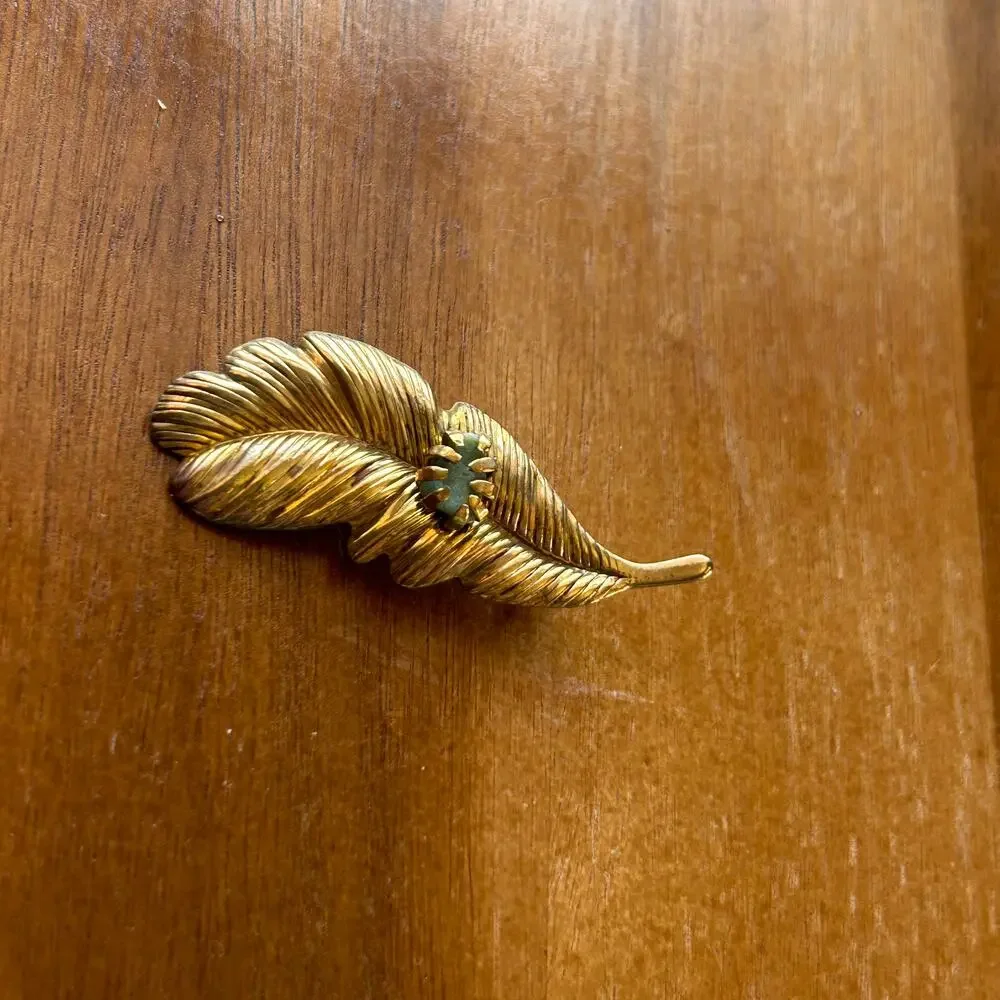 Vintage Textured Gold Tone Leaf Brooch | Sage Green Raw Stone Accent Pin